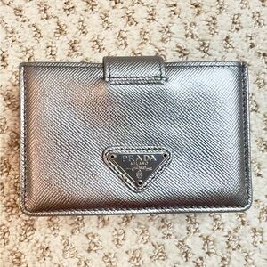 100%authentic Parada card holder